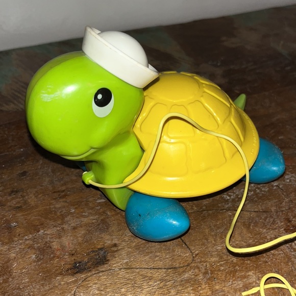 Fisher price in 1977 turtle pull toy wearing a sailor hat - Picture 7 of 9